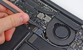 Cửa Hàng Sửa Chữa Laptop nóng, quạt kêu, tự tắt Tại TPHCM