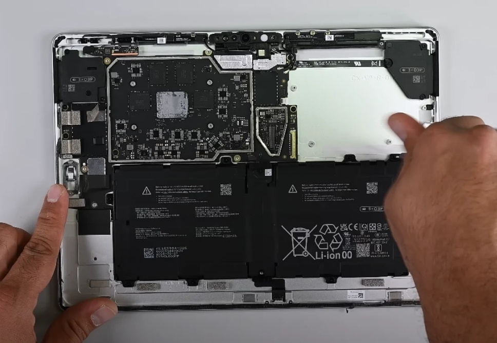 Sửa Chữa Surface Bị Vô Nước – Dính Nước