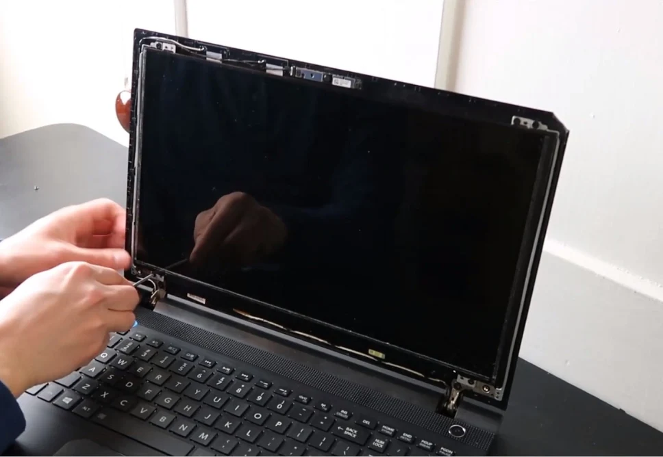 Địa Chỉ Sửa Laptop Bị Vỡ Màn Hình TPHCM