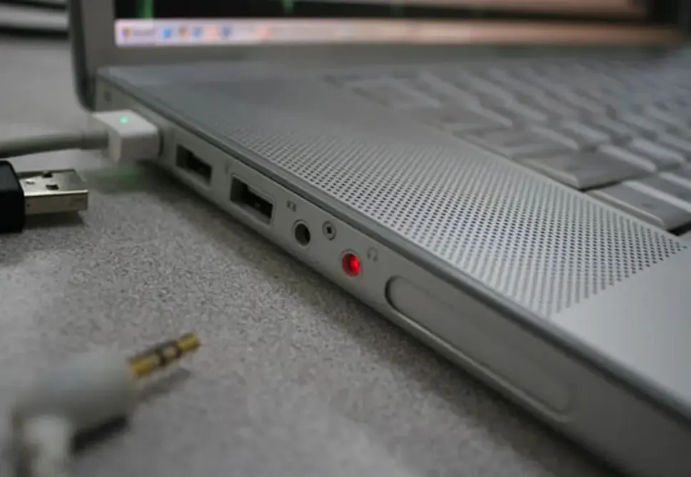 Địa Chỉ Sửa Micro Laptop Không Nói Được Tại TPHCM