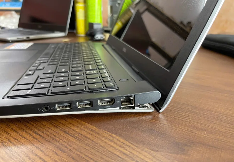 Sửa Bản Lề Laptop Bị Gãy, Lỏng, Bung Nắp Ở TPHCM