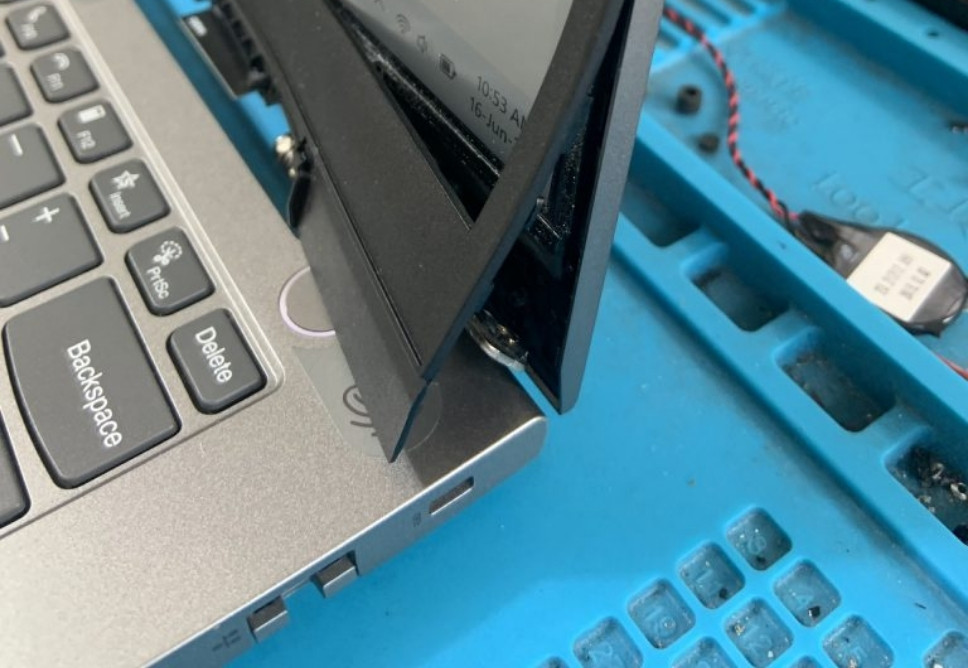 Thay Bản Lề Laptop Quận Bình Tân Tận Nơi