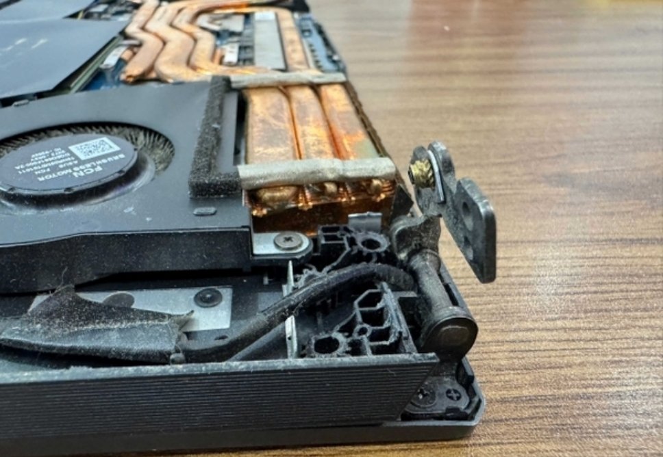 Thay Bản Lề Laptop Quận Tân Phú Tận Nơi