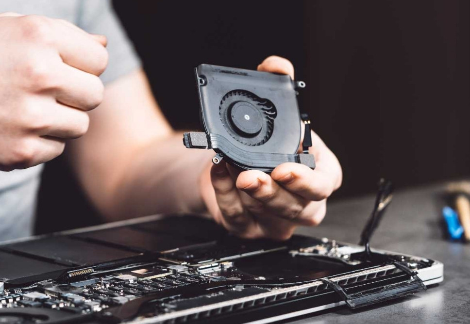 Thay Quạt Laptop Quận Tân Phú - Dịch Vụ Tận Nơi