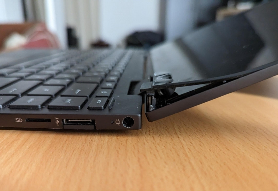 Thay Bản Lề Laptop Uy Tín Giá Rẻ Tại Gò Vấp