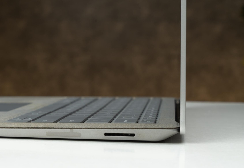 Thay Vỏ Surface Quận Phú Nhuận Lấy Ngay