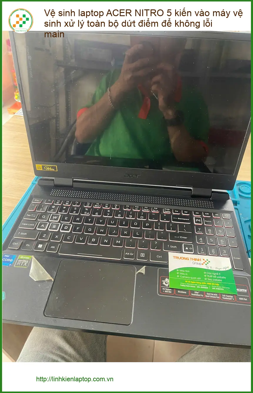 Tiệm vệ sinh laptop ACER NITRO 5 Phú Nhuận - Chị Thúy lo kiến làm hỏng máy ảnh thực tế 1