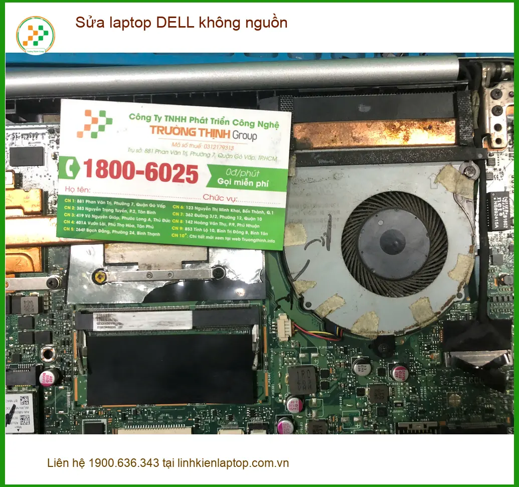 Chị Thanh nhân viên kinh doanh loay hoay với laptop DELL không nguồn Quận Bình Tân ảnh thực tế 1