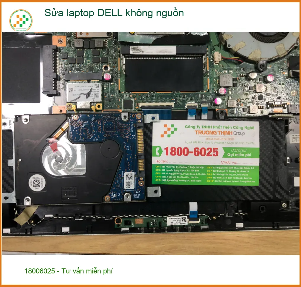 Chị Thanh nhân viên kinh doanh loay hoay với laptop DELL không nguồn Quận Bình Tân ảnh thực tế 2